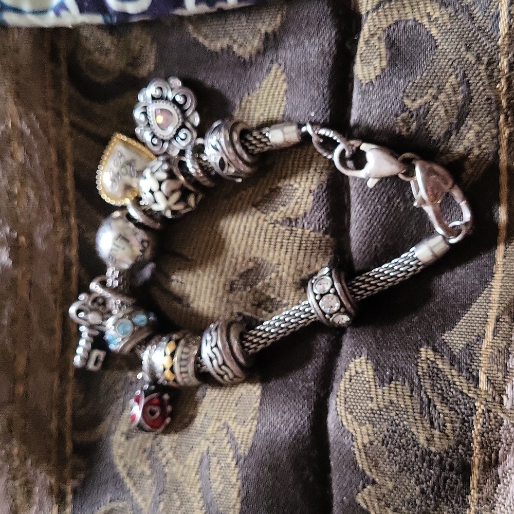 Brighton  hp eleven charms clasp bracelet ✨️ fits small medium bagged new